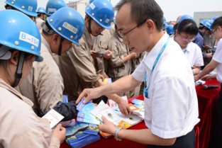 筑牢安全防线，共筑平安车间——中建钢构华东大区江苏厂安全生产咨询日活动纪实